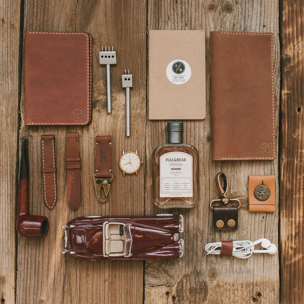 Modello 41 — bridle cardholder.